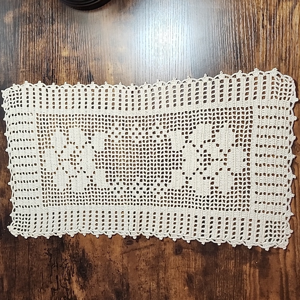 2x Vintage hand crochet Doillie/Runner 11x12